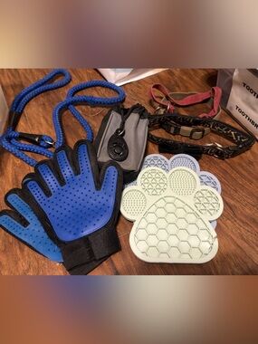 Blue Pet Grooming Gloves and Paw-Shaped Silicone Brush Set - Pets Small Pets